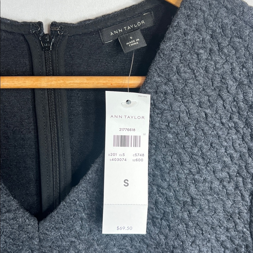 Ann Taylor Gray Knit Short Sleeve Peplum Sweater Top size S NWT - Picture 2 of 5